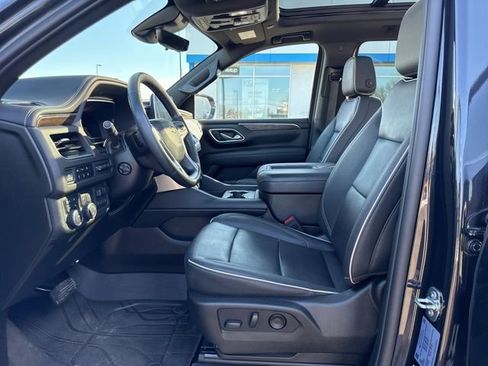 Used 2024 Chevrolet Suburban Premier w/ Premium Package image 15