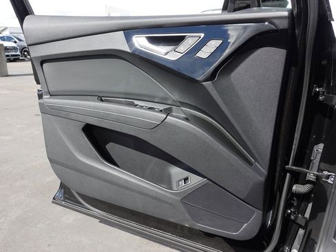 Used 2023 Audi Q4 e-tron Premium Plus w/ Premium Plus image 17