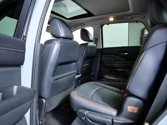 Used 2023 Nissan Pathfinder Platinum AWD/4WD image 14
