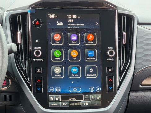 Used 2025 Subaru Forester Touring image 3