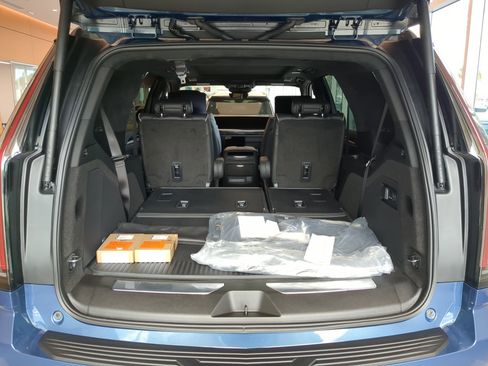 New 2025 Cadillac Escalade Sport Platinum w/ LPO, ONYX Package image 9