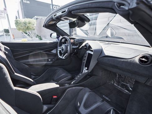 Used 2024 McLaren 750S Spider image 39