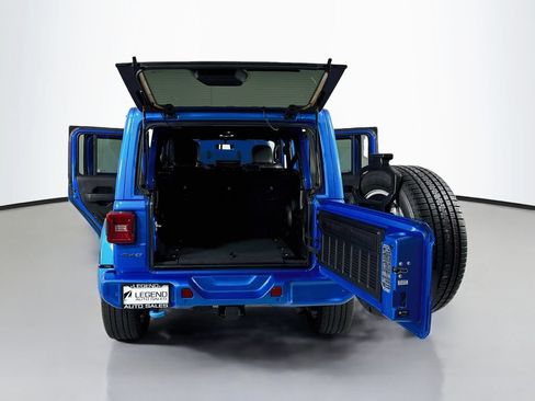 Used 2023 Jeep Wrangler Unlimited Sahara AWD/4WD image 25