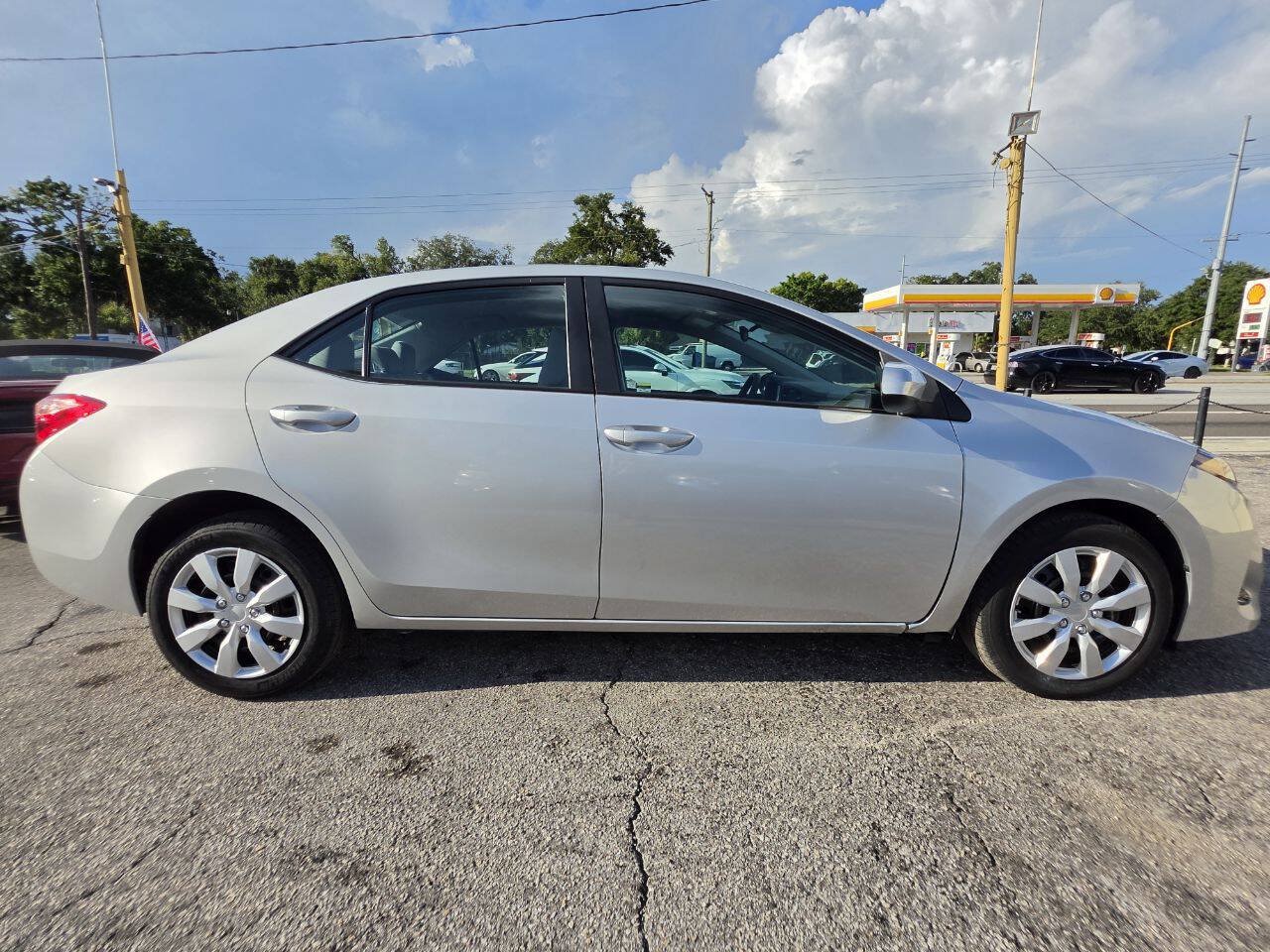Used 2018 Toyota Corolla LE FWD image 14