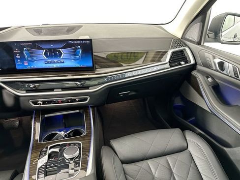 Used 2025 BMW X7 xDrive40i w/ Premium Package image 29