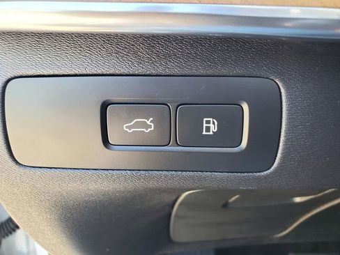 Certified 2024 Volvo XC90 T8 Plus w/ Protection Package Premier AWD/4WD image 18