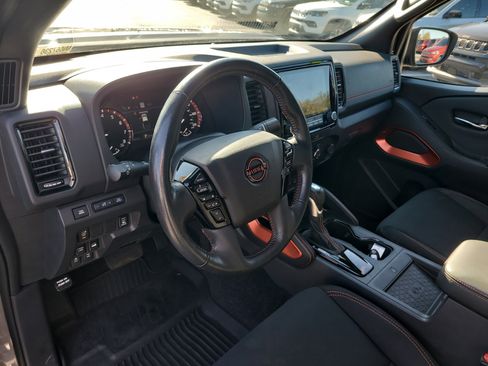 Used 2022 Nissan Frontier PRO-4X image 18