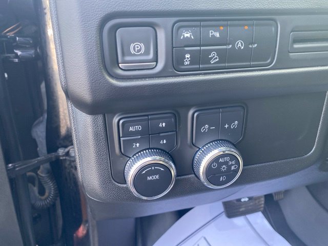 Used 2023 GMC Yukon XL AT4 AWD/4WD image 17