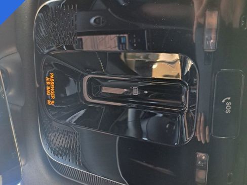 Used 2024 Mercedes-Benz GLC 300 4MATIC image 17