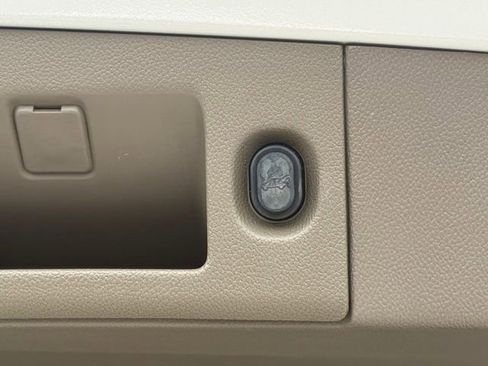Used 2017 GMC Yukon SLT w/ Premium Edition AWD/4WD image 14