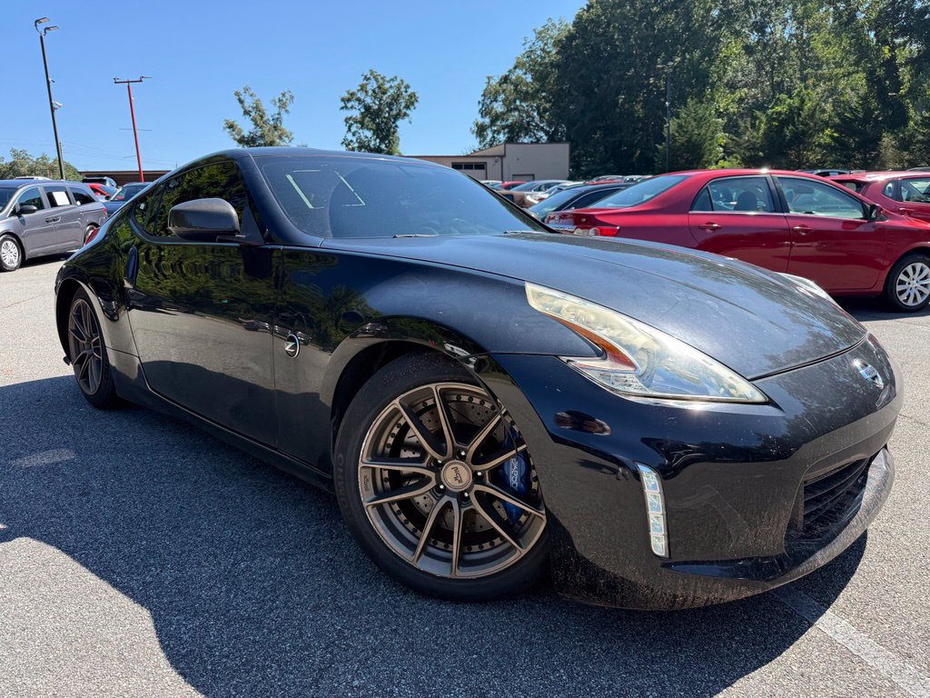 Used 2016 Nissan 370Z Coupe RWD image 2