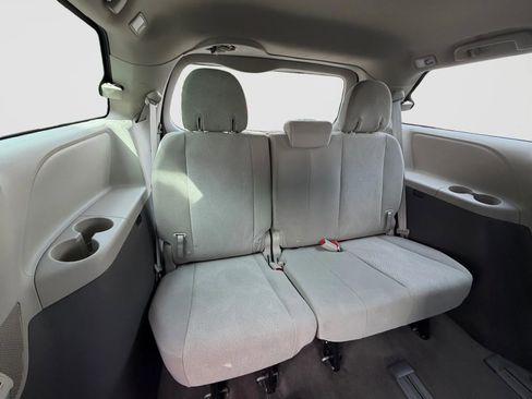 Used 2017 Toyota Sienna L FWD image 20