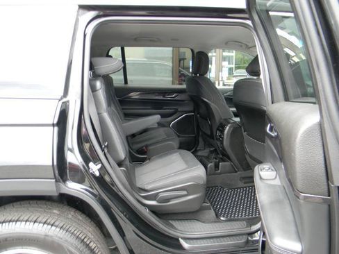 Used 2021 Jeep Grand Cherokee L Laredo w/ Luxury Tech Group I AWD/4WD image 15