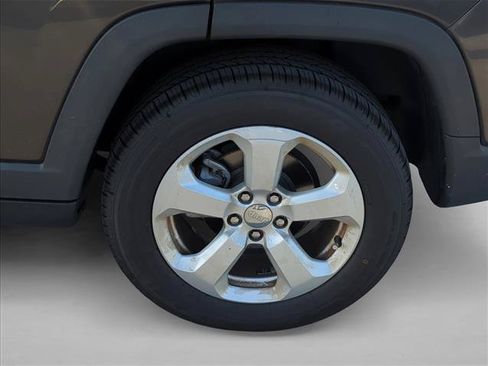 Used 2018 Jeep Compass Latitude w/ Safe & Security Group FWD image 8