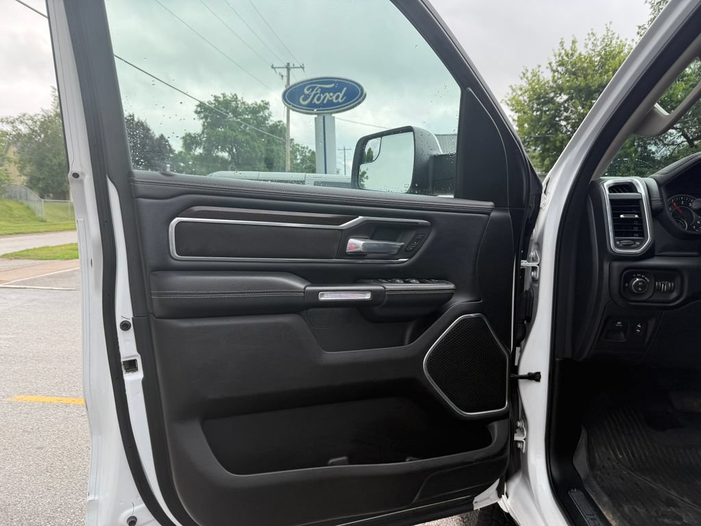 Used 2022 RAM 1500 Laramie AWD/4WD image 18