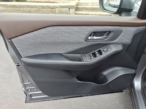 Certified 2023 Nissan Rogue SV image 21