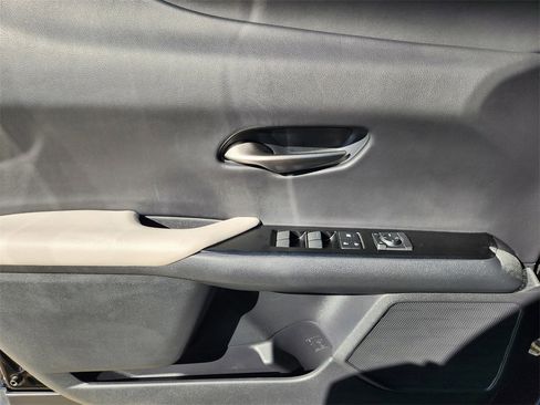 Used 2019 Lexus UX 200 image 22