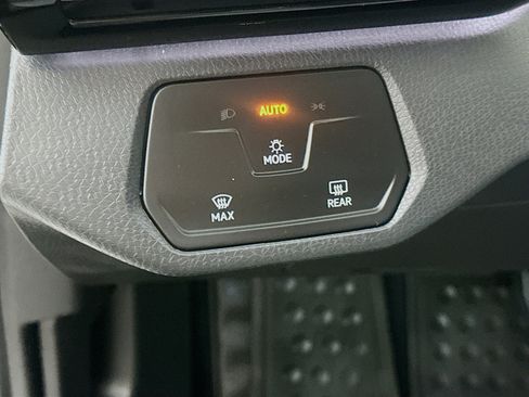 Used 2023 Volkswagen ID.4 2WD image 16