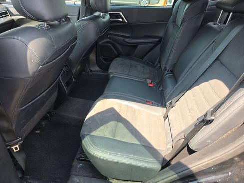 Used 2023 Mitsubishi Outlander SE FWD image 10
