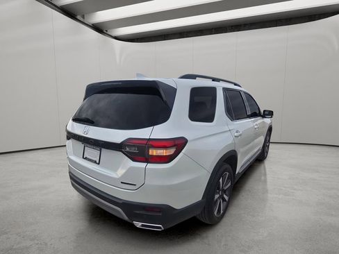 Used 2024 Honda Pilot Touring image 5