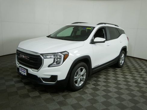 Used 2023 GMC Terrain SLE w/ Driver Convenience Package image 7