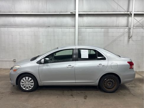 Used 2009 Toyota Yaris Sedan image 4