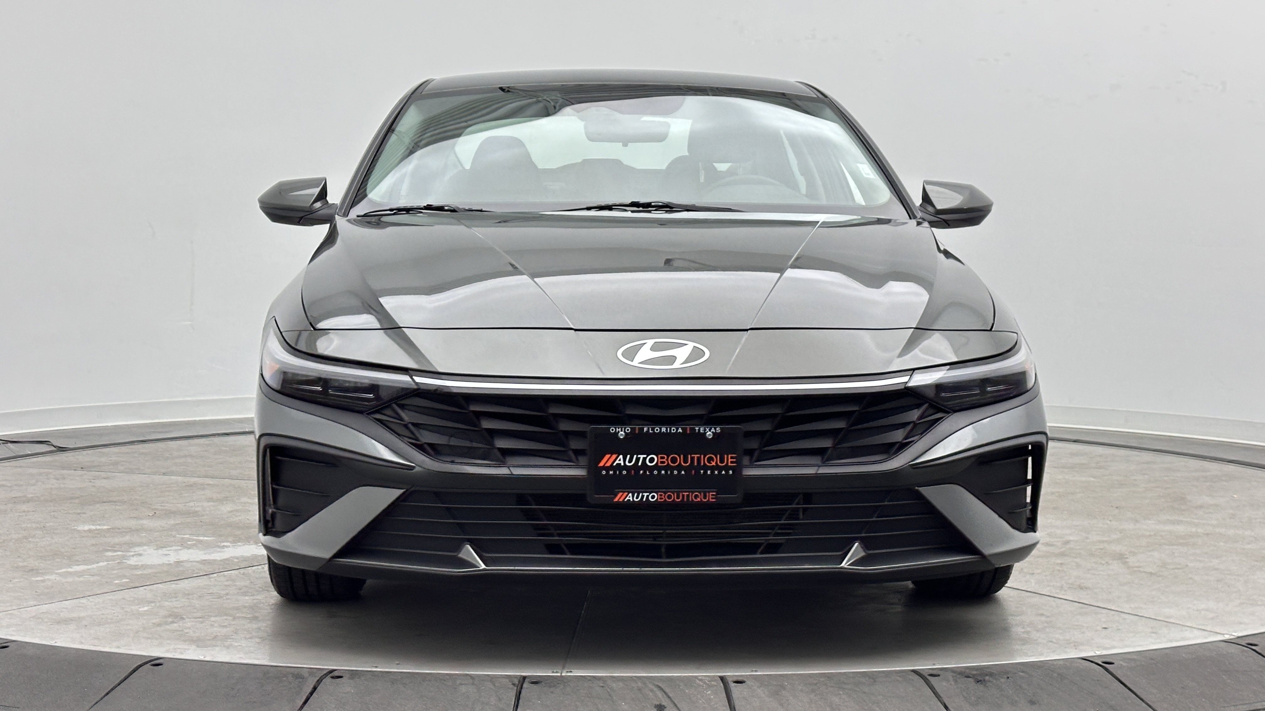 Used 2024 Hyundai Elantra SEL FWD image 2