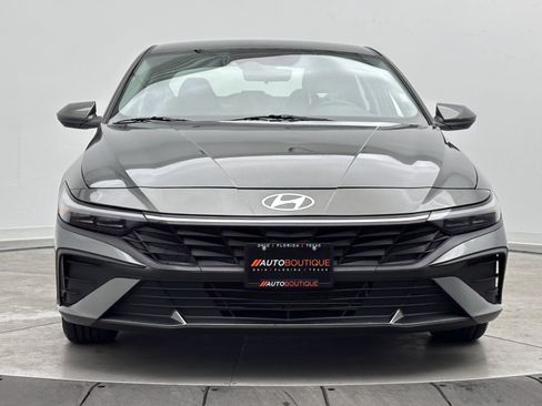 Used 2024 Hyundai Elantra SEL FWD image 2