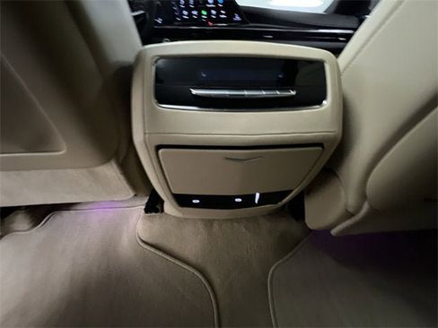 Certified 2024 Cadillac Escalade Premium Luxury image 22