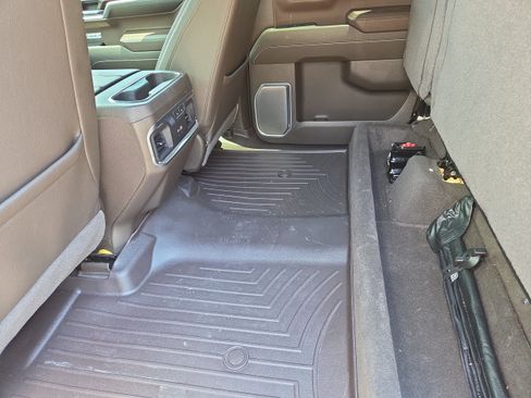 Used 2025 GMC Sierra 1500 Denali w/ Denali Reserve Package AWD/4WD image 10