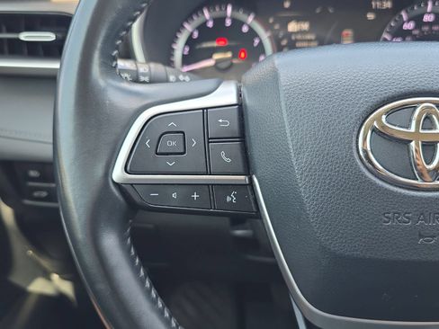 Used 2023 Toyota Highlander XLE FWD image 14