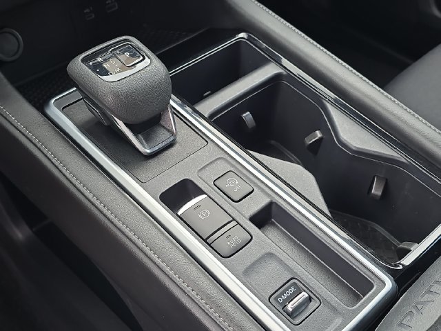 Certified 2025 Nissan Pathfinder SV FWD image 26