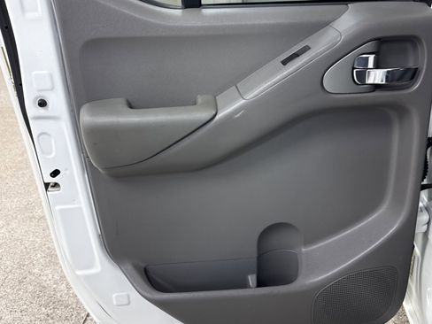 Used 2019 Nissan Frontier SV image 11