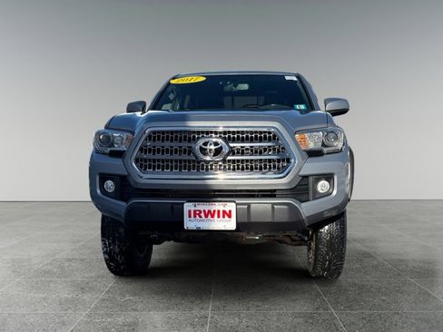 Used 2017 Toyota Tacoma TRD Off-Road image 8