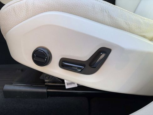 Certified 2023 Volvo XC60 B5 Plus w/ Climate Package image 20