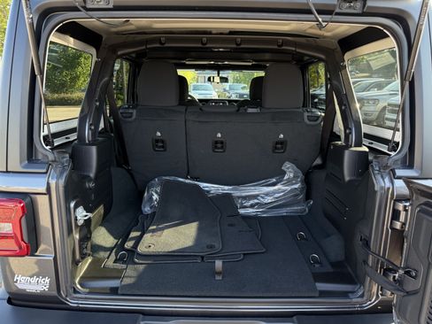 Used 2022 Jeep Wrangler Unlimited Sport AWD/4WD image 32