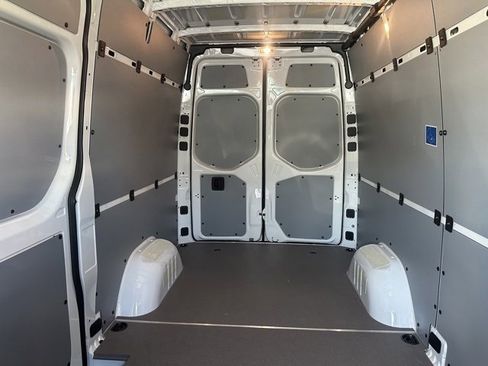 Used 2023 Mercedes-Benz Sprinter 2500 image 13
