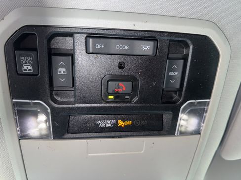 Used 2022 Toyota Tundra Limited image 30