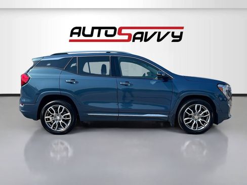 Used 2024 GMC Terrain Denali w/ Denali Premium Package AWD/4WD image 8