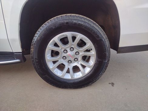 Used 2019 GMC Yukon XL SLT w/ Open Road Package AWD/4WD image 9