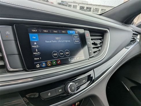 Used 2024 Buick Enclave Premium image 17