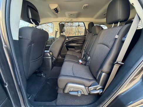 Used 2019 Dodge Journey SE w/ Connectivity Group FWD image 26