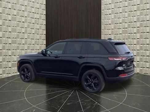 Certified 2023 Jeep Grand Cherokee Altitude AWD/4WD image 8