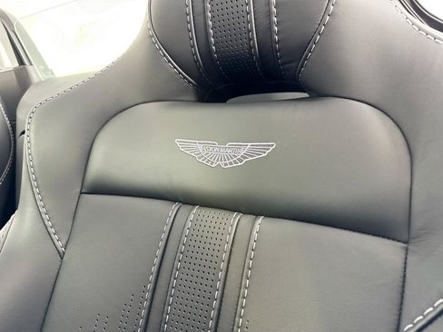 Used 2023 Aston Martin V8 Vantage Roadster RWD image 32