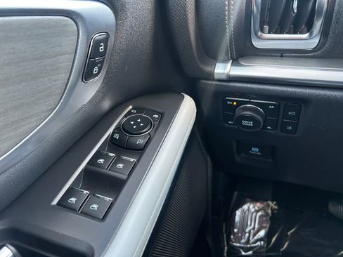 Used 2025 Ford Expedition Platinum image 18