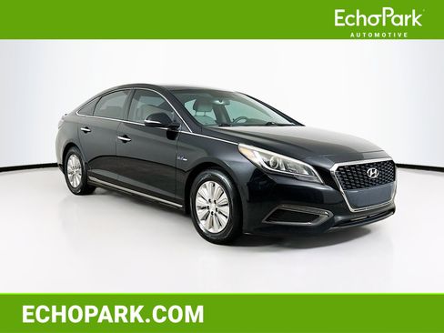 Used 2017 Hyundai Sonata SE image 1