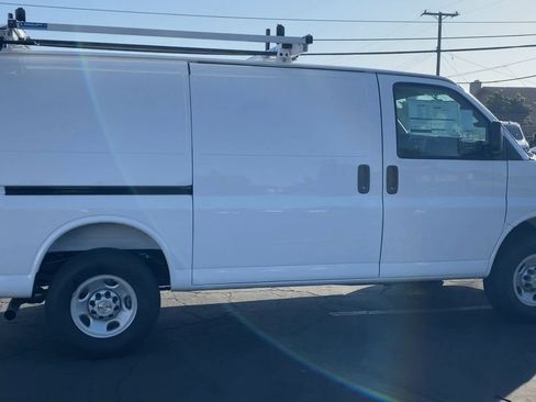 New 2026 Chevrolet Express 2500 Work Van w/ Driver Convenience Package image 9