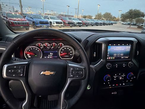 Used 2021 Chevrolet Silverado 1500 LT image 9