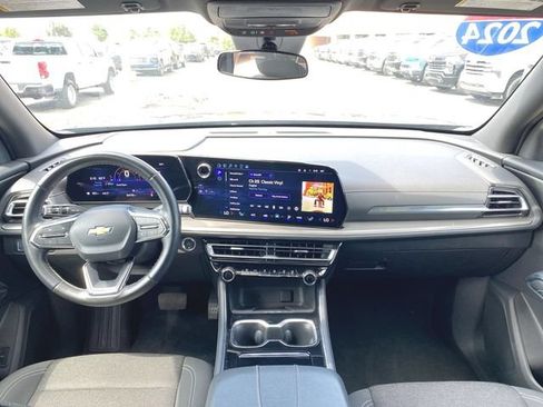 Used 2024 Chevrolet Traverse LT AWD/4WD image 19