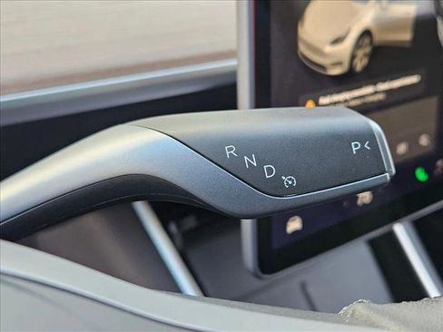 Used 2021 Tesla Model Y Long Range image 12